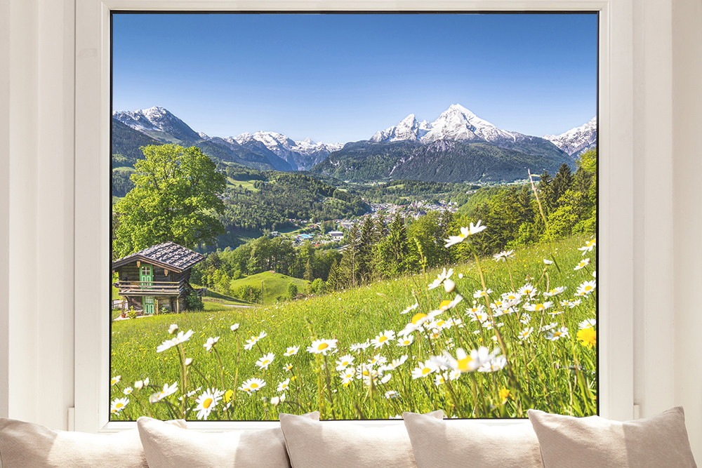 Raamfolie - De Watzmann met lentebloemen
